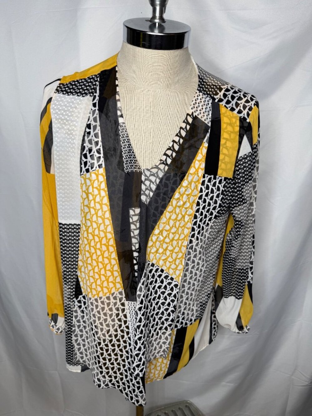 Chico's Tunic Top Sz 2 L Abstract Patchwork V-Neck Blouse Yellow Black Flowy Top